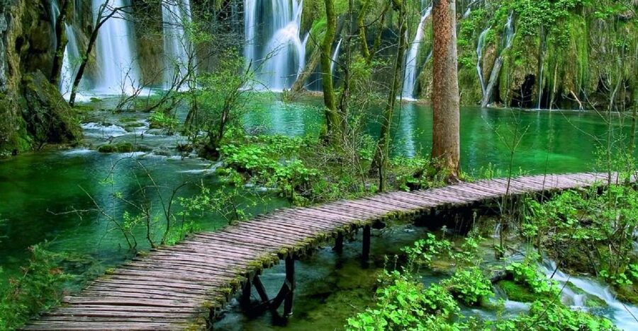 Split/Trogir to Zagreb: Private Transfer with Plitvice Lakes - Lake Kozjak by Electric Boat