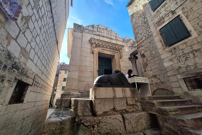 Top-Rated Split Game of Thrones and History City Walk - Dracarys! - The Iron Throne photo and fan shop