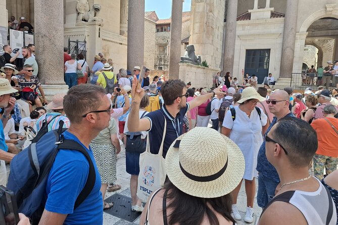 Top-Rated Split Game of Thrones and History City Walk - Dracarys! - Golden Gate: Roman power with a human mousetrap