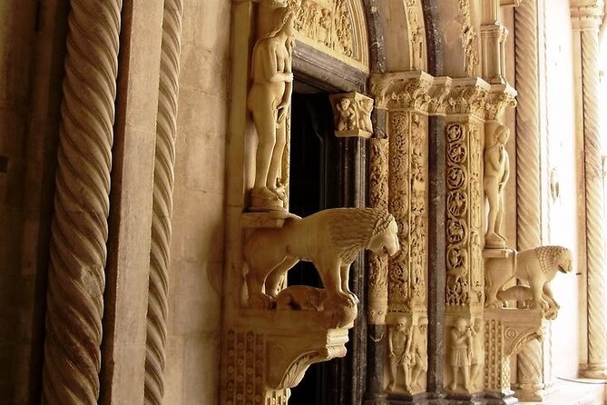 Trogir 1,5-Hour Small Group City Tour - What the guide adds to a short route