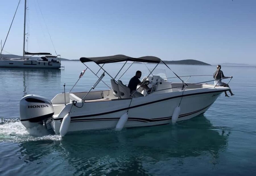 Trogir: Blue Lagoon and 3 Islands Speedboat Tour - Blue Lagoon: beautiful water, sharp rocks, and busy afternoons