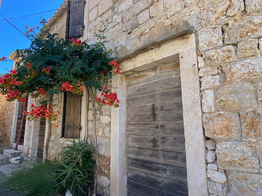 Trogir: Blue Lagoon, Maslinica, and Solinska Bay Boat Tour - Leaving Trogir by speedboat