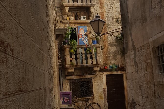 Trogir Old Town History and Monuments Private Guided Walking Tour - City Hall and the Shape of Local Power