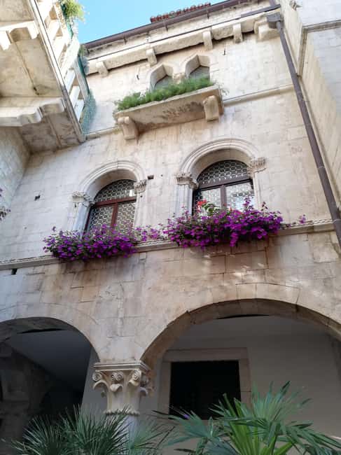 Trogir; Private walking tour of higlights of Trogir - The Cipiko Palaces and Trogir’s noble families