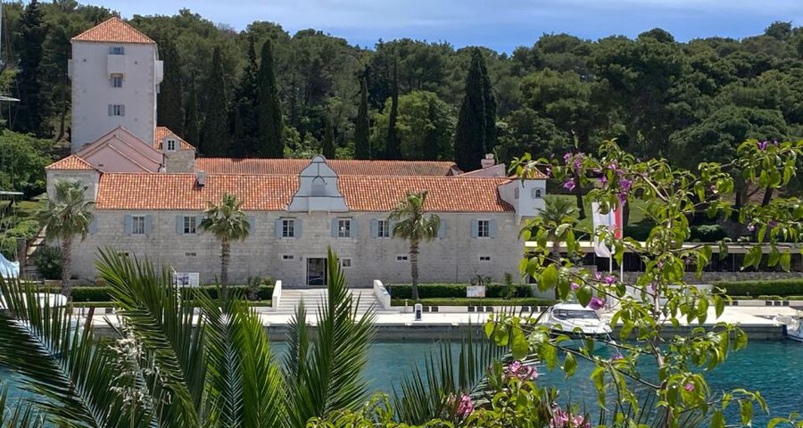Trogir: White Lagoon, Maslinica & Blue Lagoon Speedboat Tour - What to Pack for Eight Hours on the Water