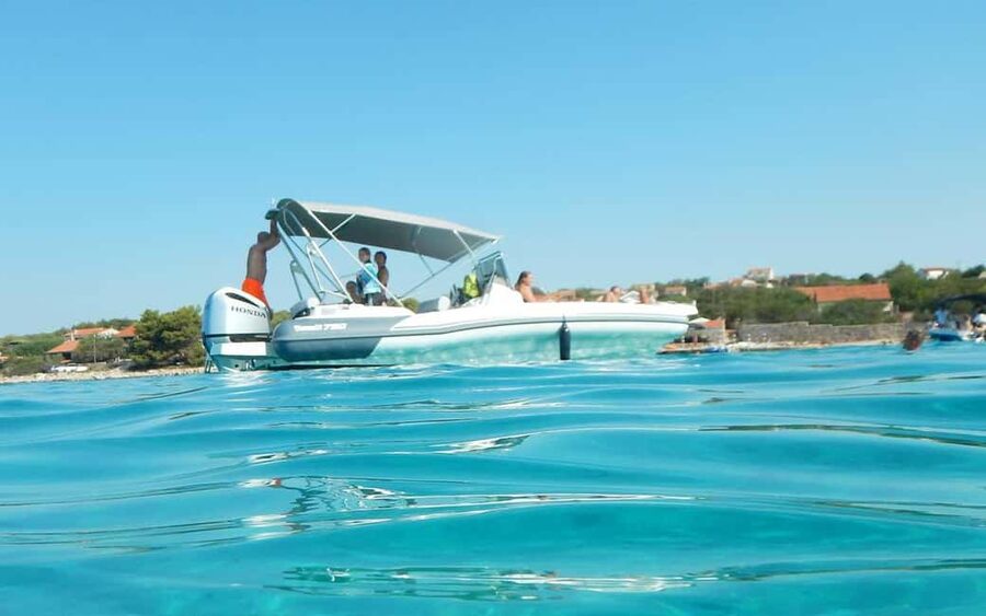 Trogir: White Lagoon, Maslinica & Blue Lagoon Speedboat Tour - Starting Near Kamerlengo Fortress in Trogir
