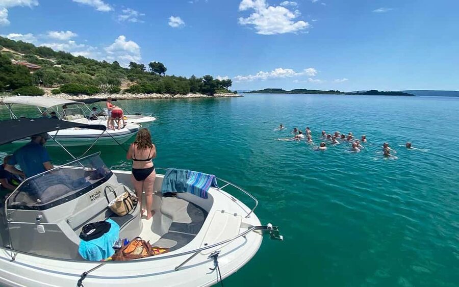 Trogir: White Lagoon, Maslinica & Blue Lagoon Speedboat Tour - The Skipper Makes a Real Difference