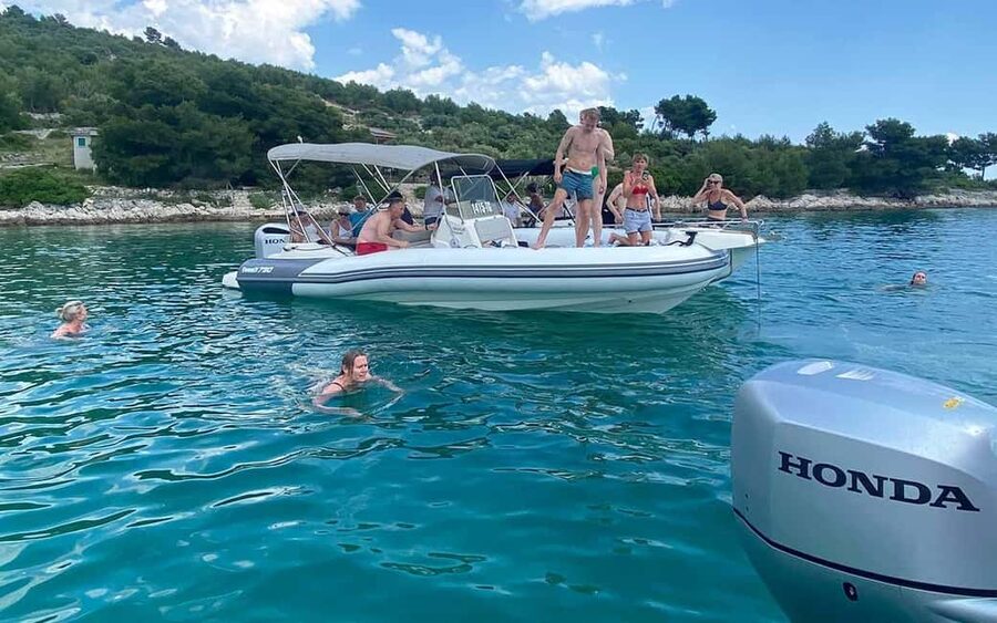 Trogir: White Lagoon, Maslinica & Blue Lagoon Speedboat Tour - Who Will Enjoy This Speedboat Day