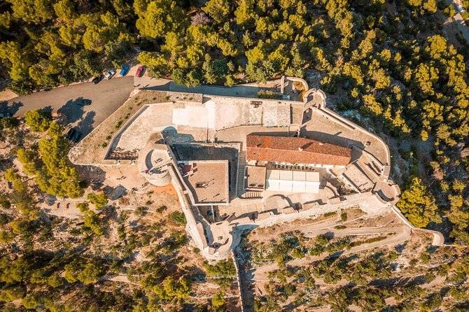 Unique Blue Cave and 5 islands tour from Trogir and Split - Guides, group size, and the human side of the day