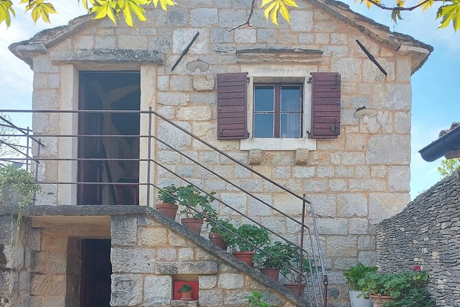 Visit Ancient Salona, Mighty Klis Fortress and Stella Croatica - Vranjaca Cave adds a natural finale