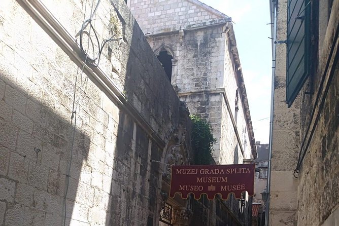 Walk through Split with an archeologist - Narodni Trg and Split’s medieval character