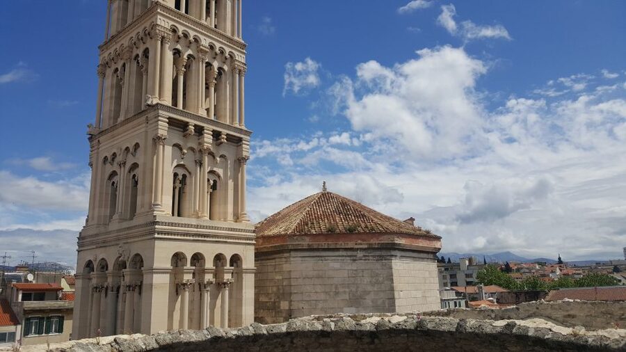 Walking Tour Split - Starting at Split’s National Theatre