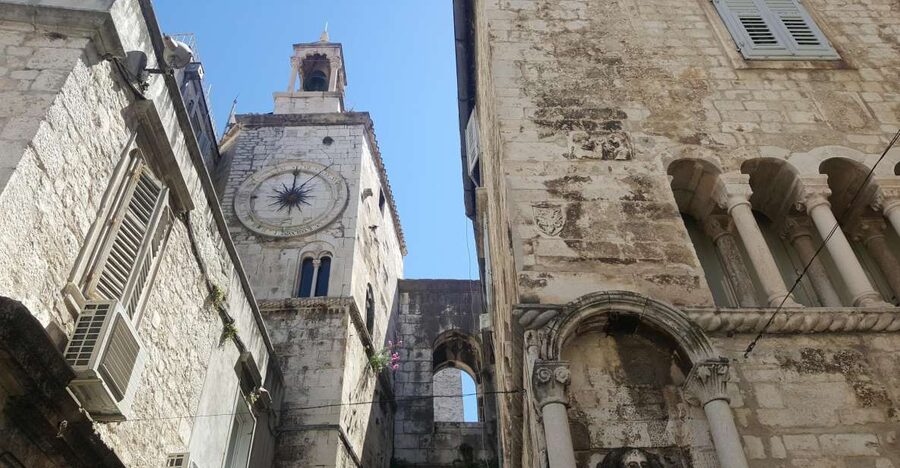 Walking Tour Split - Peristyle, Vestibul, and Jupiter’s Temple
