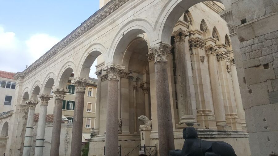 Walking Tour Split - Pjaca and Fruit Square